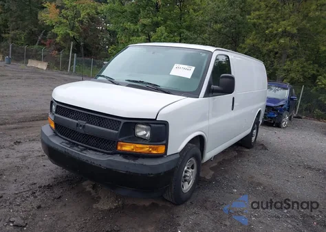 2017 Chevrolet Express 2500 Work Van z USA, uszkodzony, nr VIN 1GCWGAFFXH1342794